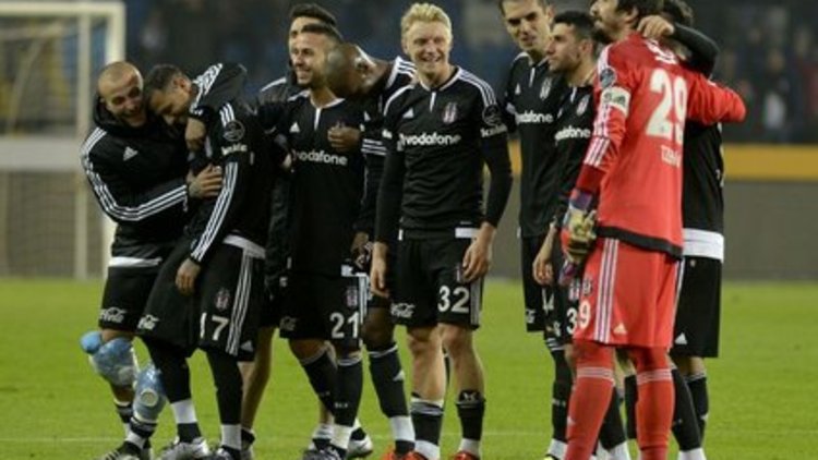 Lider Kartal transferde de uçuyor