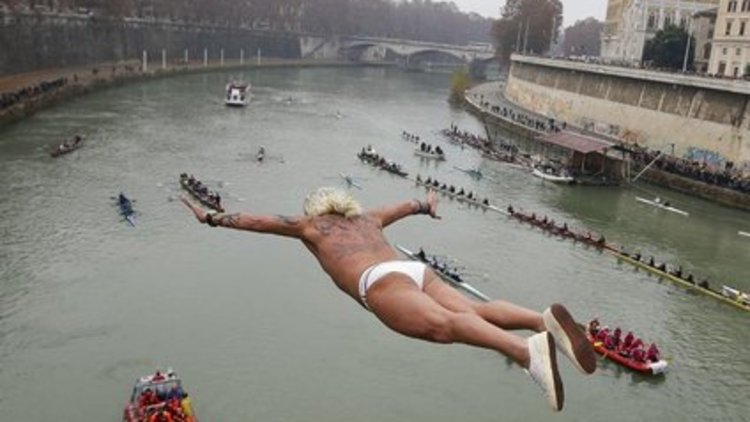 18 metreden buz gibi nehre