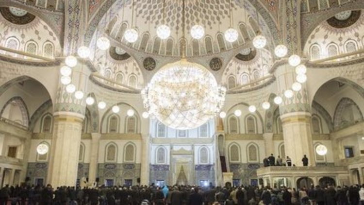 Cuma namazına 'mesai düzenlemesi' geliyor