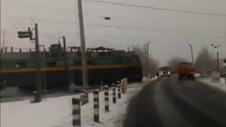 Traktör gidemedi, tren duramadı