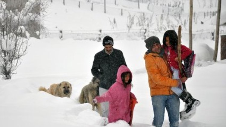 Muş'ta bir köy, 1.5 metre kar, bir adam: TEŞEKKÜRLER ÖĞRETMENİM