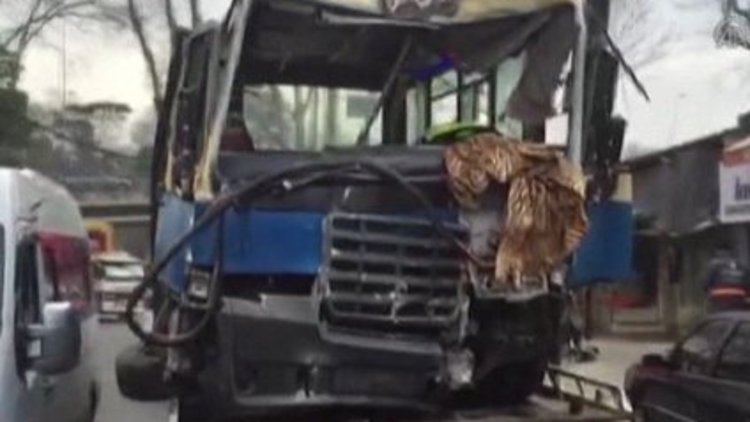 KOCA MİNİBÜS BÖYLE UÇTU