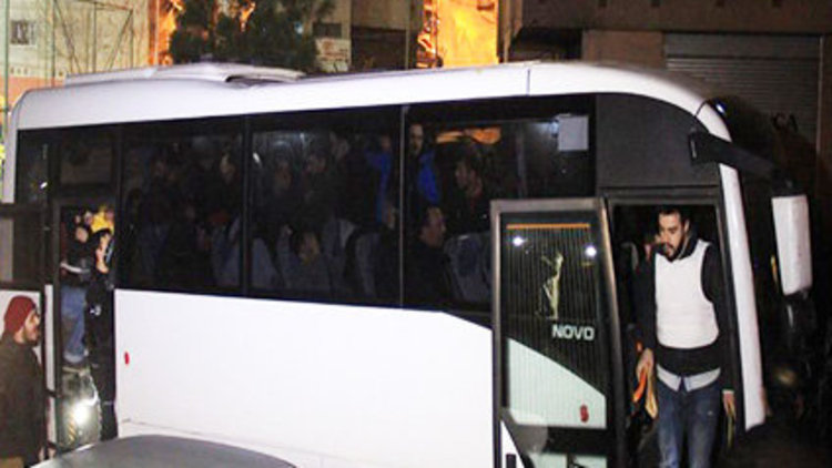 Polis 700 şüpheliye otobüs yetiştiremedi  BALIK İSTİFİ GÖZALTINA