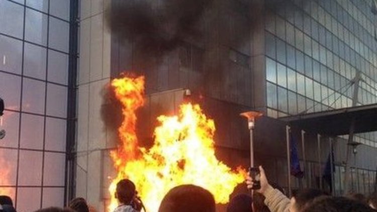 Kosova'da 'şiddet'li muhalefet