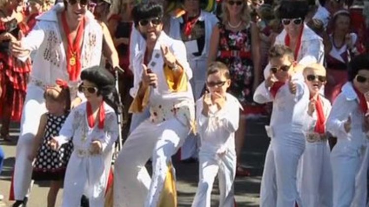 Genç-yaşlı, kadın-erkek, siyah-beyaz BUNLARIN HEPSİ ELVIS!