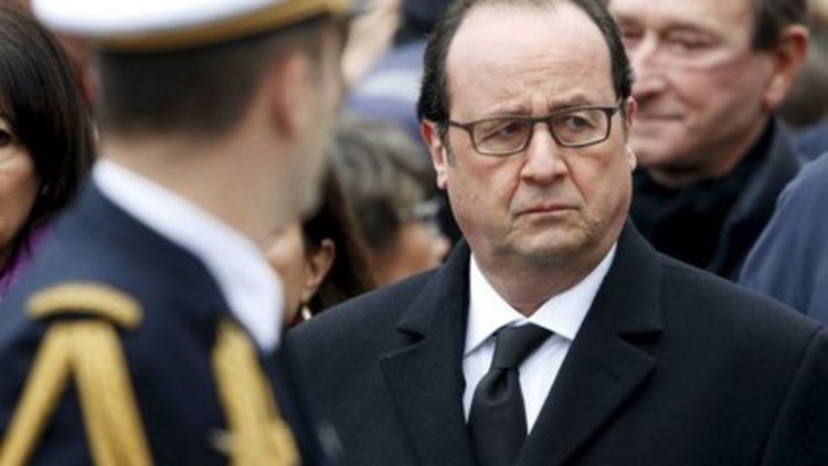 Hollande camiye gitti