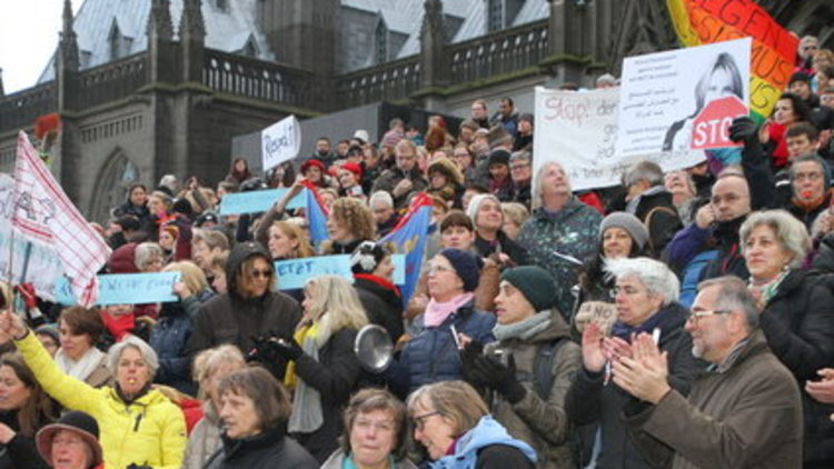 Köln&#039;de skandal büyüyor