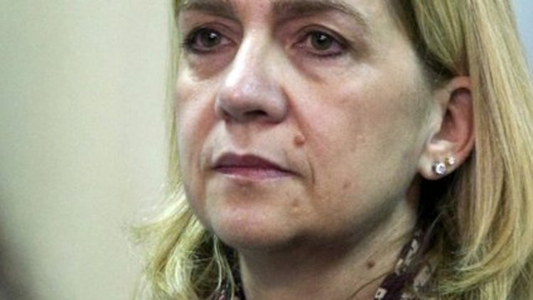 Prenses sanık sandalyesinde!