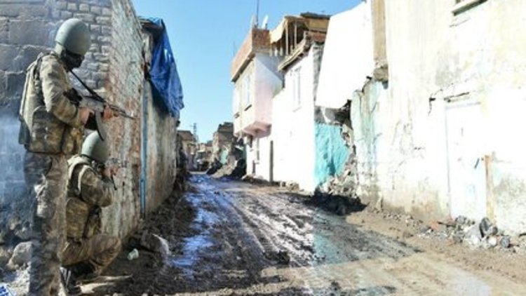 Diyarbakır ve Van'da 4 şehit