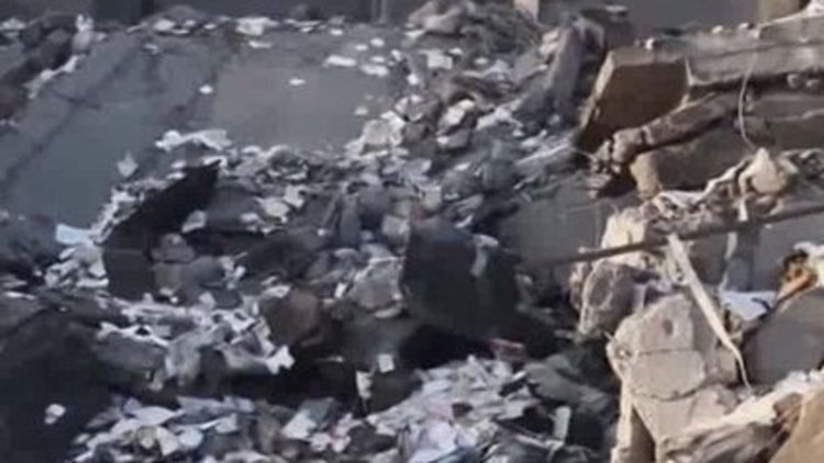 ABD savaş uçakları, DAEŞ'İN kasasını patlattı DOLARLAR DİNARLAR ENKAZ ALTINDA