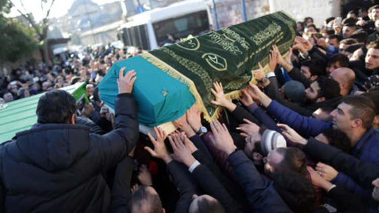 Tribün liderinin cenazesinde izdiham