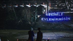 Ali'den Melek'e muhteşem şarkı eşliğinde evlilik teklifi