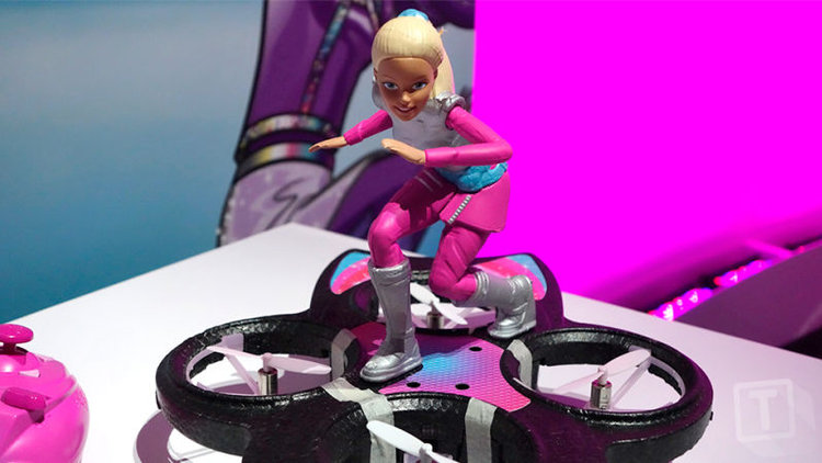 BARBIE ARTIK UÇUYOR