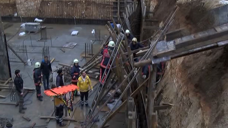 BİR İŞÇİ GÖÇÜK ALTINDA