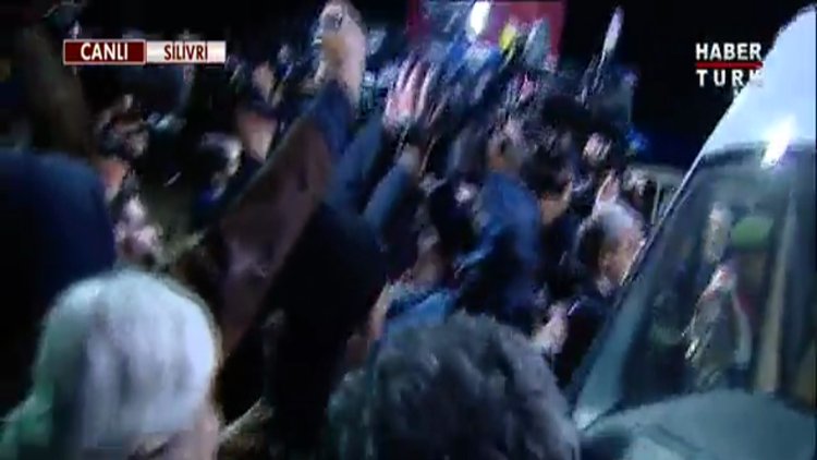 Can Dündar ve Erdem Gül tahliye edildi