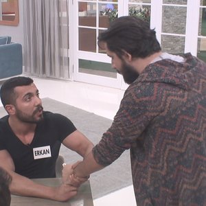 Erkekler evinde Erkan ile Fevki arasında 'tesbih' tartışması