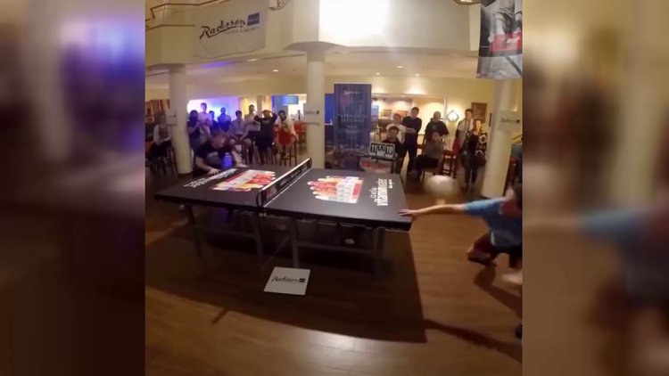 Böyle masa tenisi görmediniz