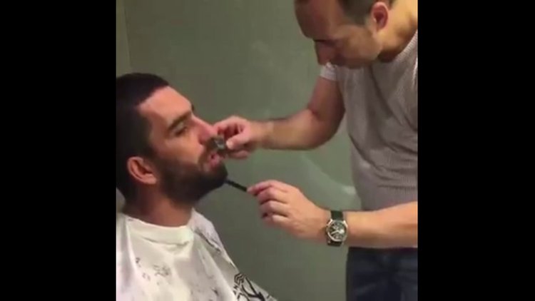 Arda Turan'dan Göztepe Marşı