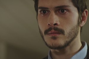 Ali, annesinin yaşadığını öğrendi