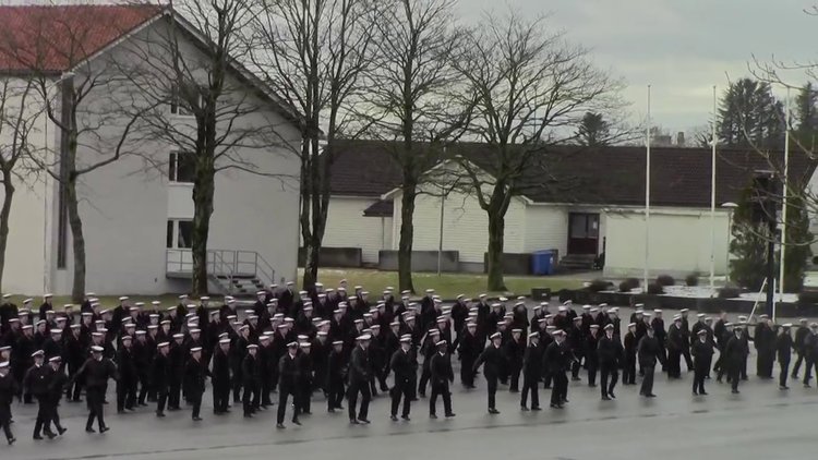 Deniz kuvvetlerinin mezuniyet coşkusu