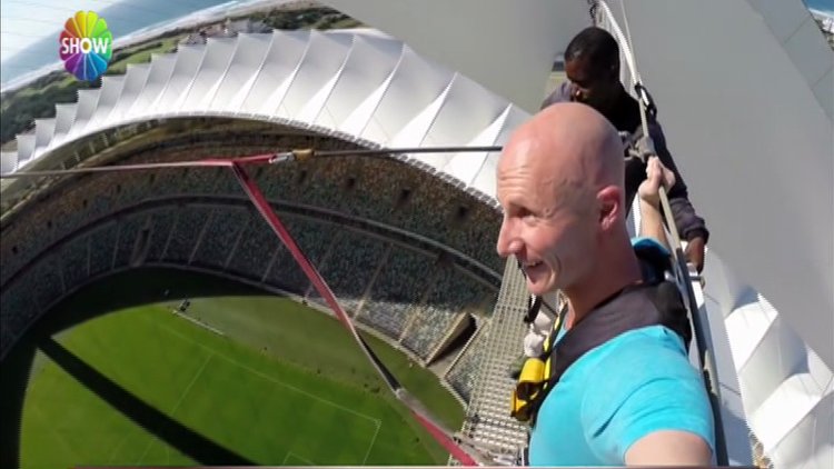 Tribünden Tribüne sallandı