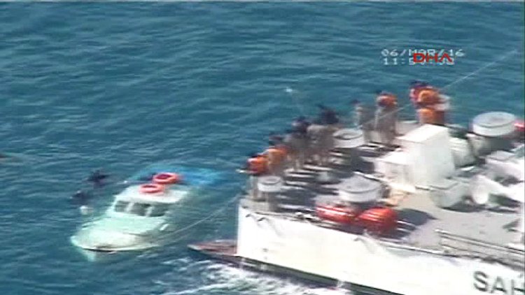 Didim'de batan teknedeki 15 göçmen böyle kurtarıldı