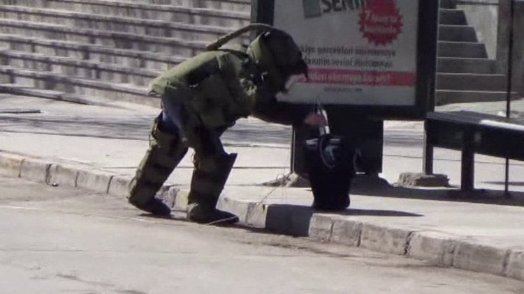 Otobüs durağında şüpheli klozet paniği