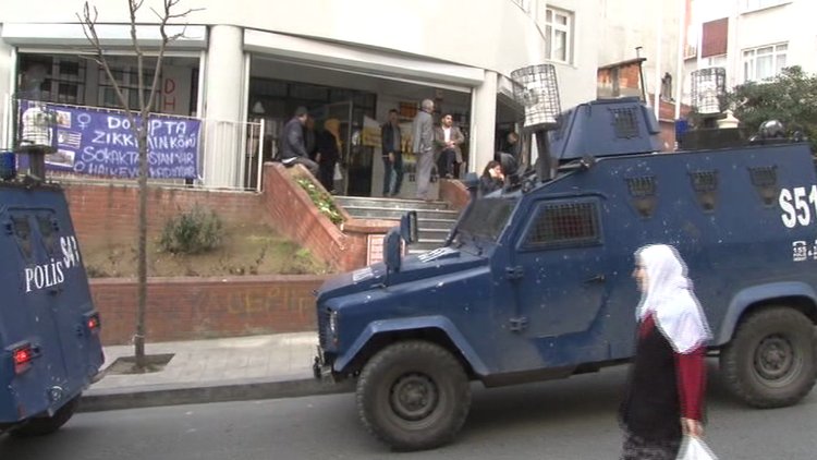 Okmeydanı'nda PTT şubesine silahlı soygun