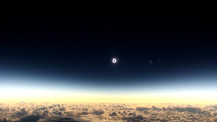 Güneş tutulmasını uçaktan gözlemlemek