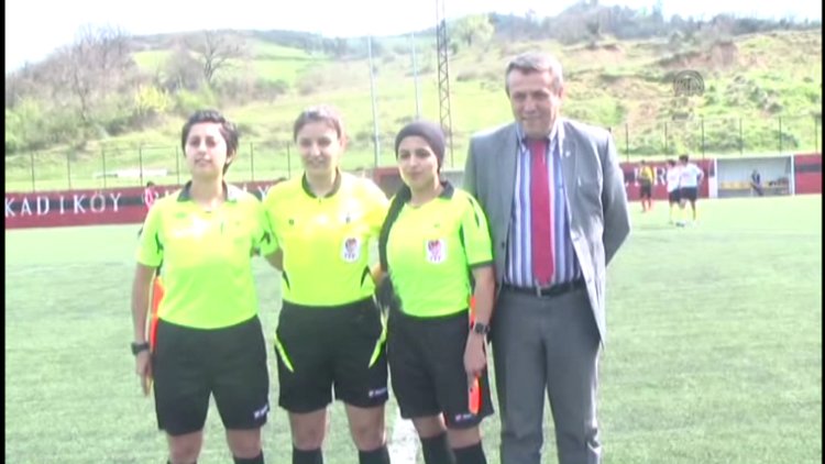 8 kırmızı kartın çıktığı maç yarıda kaldı