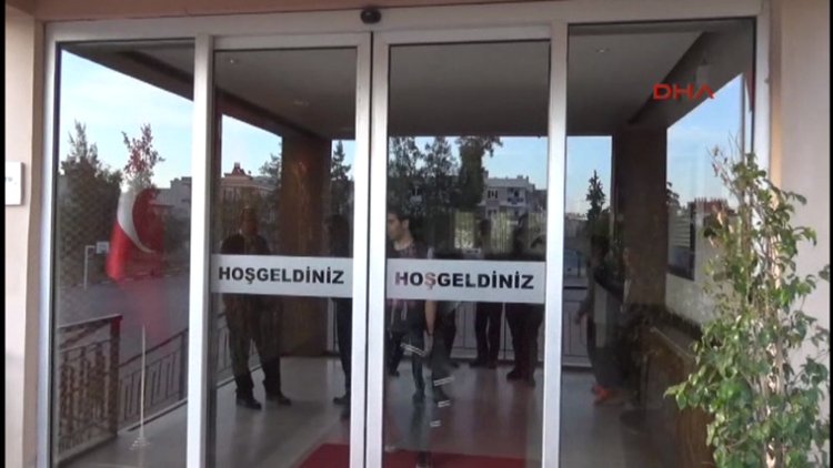 Sınava gireceği salonu görmek için geldiği okulda kilitli kaldı