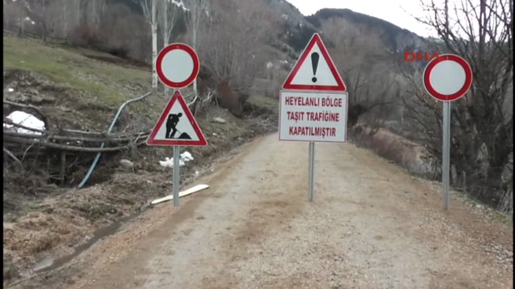 Sivas Köylüleri korkutan heyelan