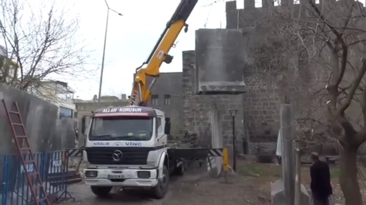 Sur'un dört bir tarafı beton bloklarla çevriliyor