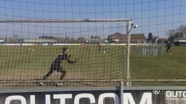 Enes Ünal'dan enfes frikik