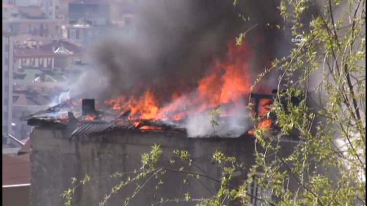 Gecekondu yangını paniğe neden oldu