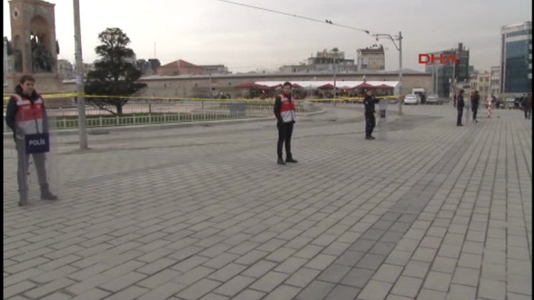 İstiklal Caddesi'ne çıkışlar kapatıldı (Taksim meydanından görüntüler)