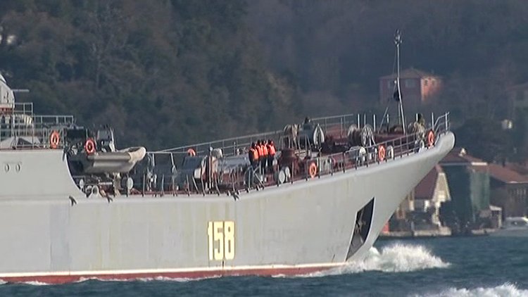 Rus gemisi bu kez ''Uçak Savar'' ile geçti