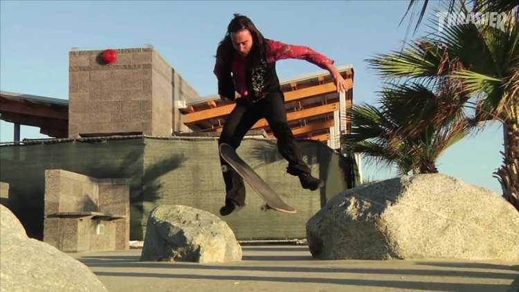 Yetenekli kaykay ustası