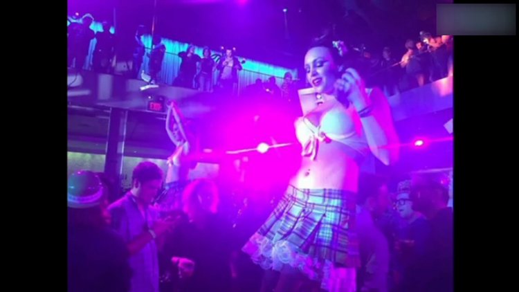 Teknoloji devinden skandal parti!