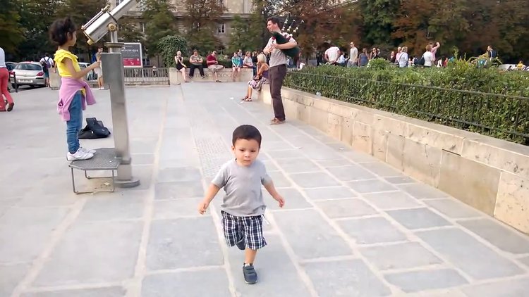 Paris sokaklarında korku dolu anlar