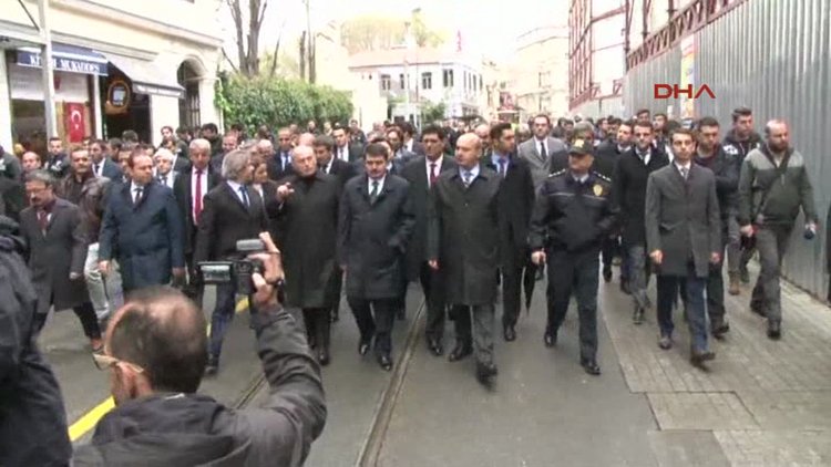 Vali Şahin ile belediye başkanı Topbaş, istiklal caddesinde yürüdü