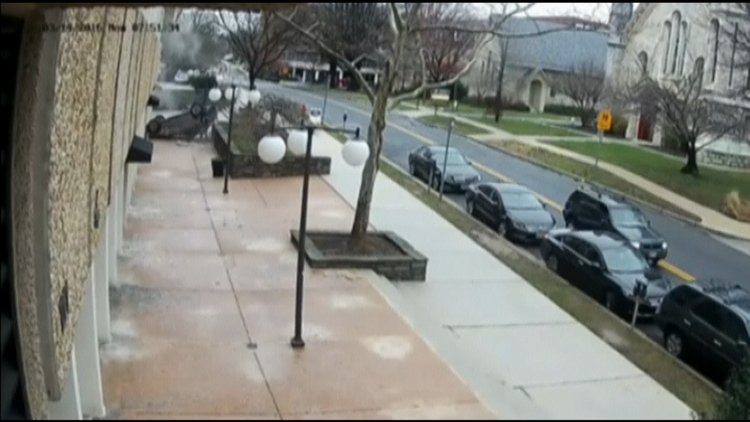 Gökten araç düştü