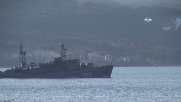 Rus savaş gemisi Çanakkale Boğazı'ndan geçti