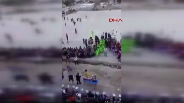 Bağdat'ta stadyuma saldırı anı kamerada