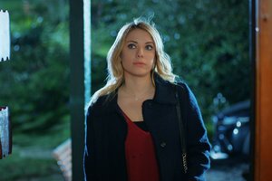 Elif, Ayşegül'e taşınıyor