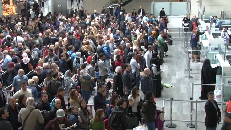 Atatürk Havalimanı'nda sistem durdu