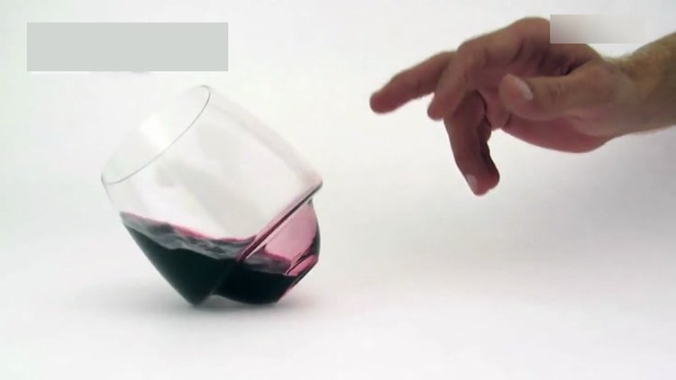 İçecekleri dökmeyen bardak