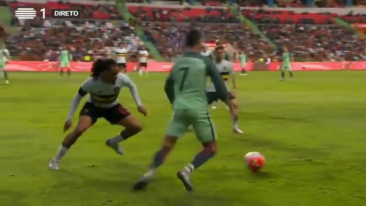 Cristiano Ronaldo'nun Jason Denayer ile karşı karşıya