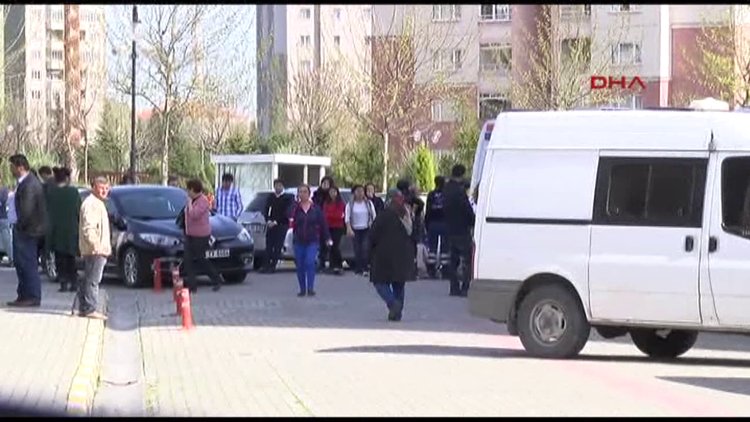 2 Polis evlerinde ölü bulundu