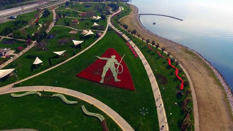 150 Bin laleden mehmetçik figürü yaptılar